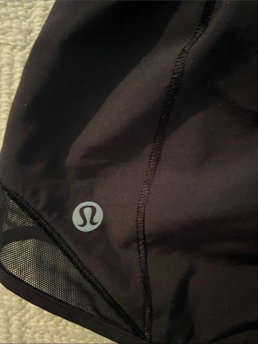 Lululemon hotty hot short 2.5 inch, size 4